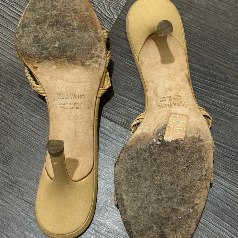 Vintage Y2K Vera Wang Women's Beige Heeled Sandals - Picture 2 of 3